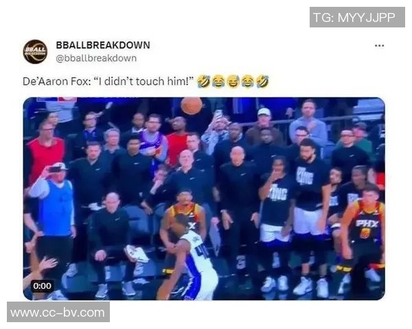 福克斯表现不佳8投4中仅得12分2篮板7助攻罚球命中率低失误频繁